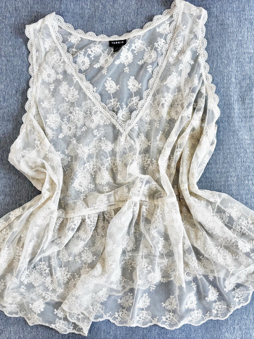 Torrid Floral Lace Peplum Blouse |White & Beige | Size 2 | Like New